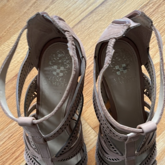 Vince Camuto heels size 8.5 - Picture 3 of 5